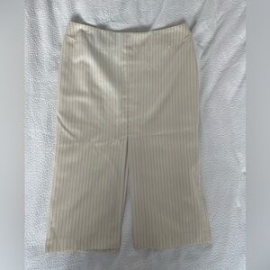 Gucci midi white and black striped skirt. Size 40. Pre owned